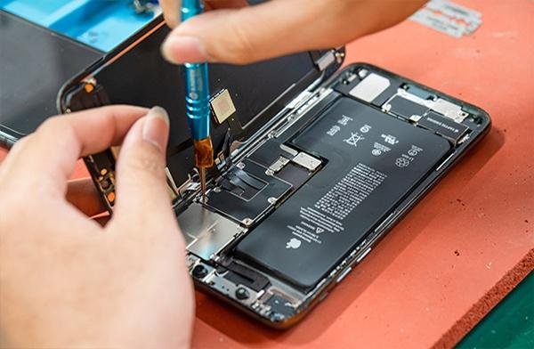 Mobile iPhone battery replacement service